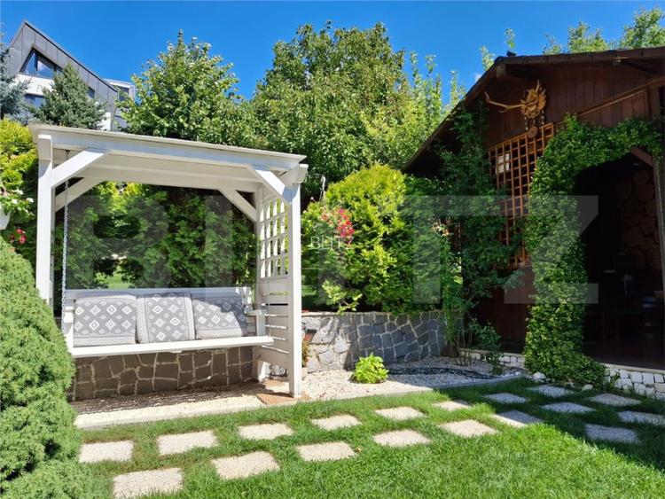Proprietate eleganta cu teren mare si garaj in Bucium, perfecta pentru familie - 12