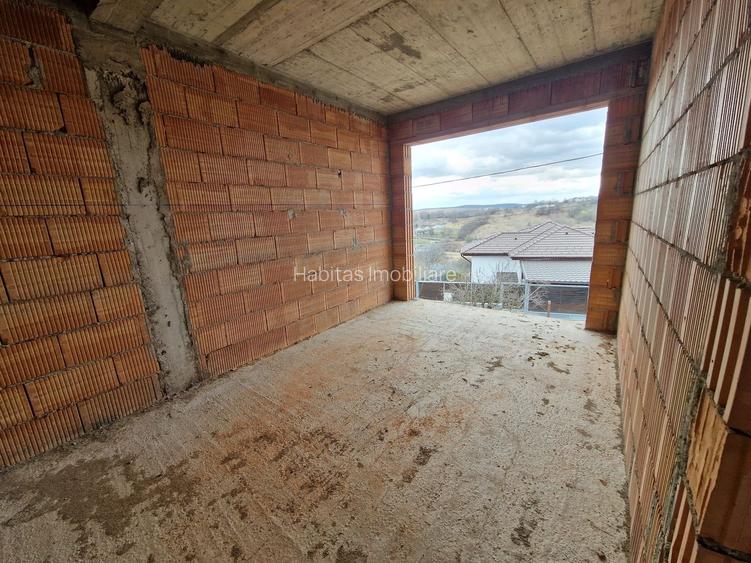 Casa individuala (semicolectiva) 172 mp utili, teren 765 mp Feleacu - 38