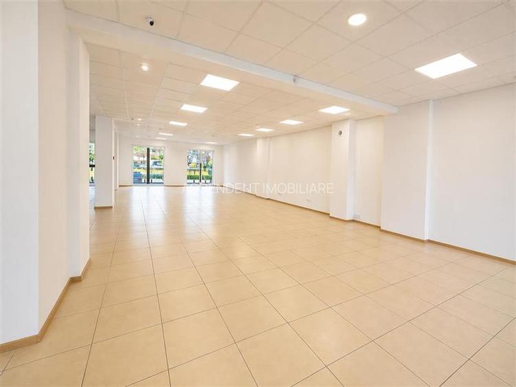 Spatiu comercial luminos, 192 mp, vitrina mare, acces dublu, parcari, Tractorul, - 4