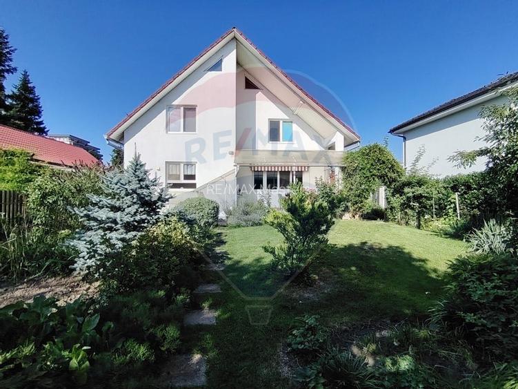 Casă / Vilă cu 8 camere de vânzare în zona Central - 42