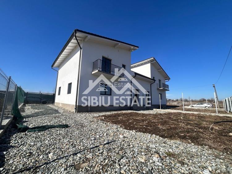 Casa duplex de vanzare 4 camere, 2 bai-s.u. 142 mp. PRET AVANTAJOS - 30