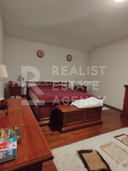 Vilă individuală 430 mp utili, teren 2.000 mp, panouri solare - 6