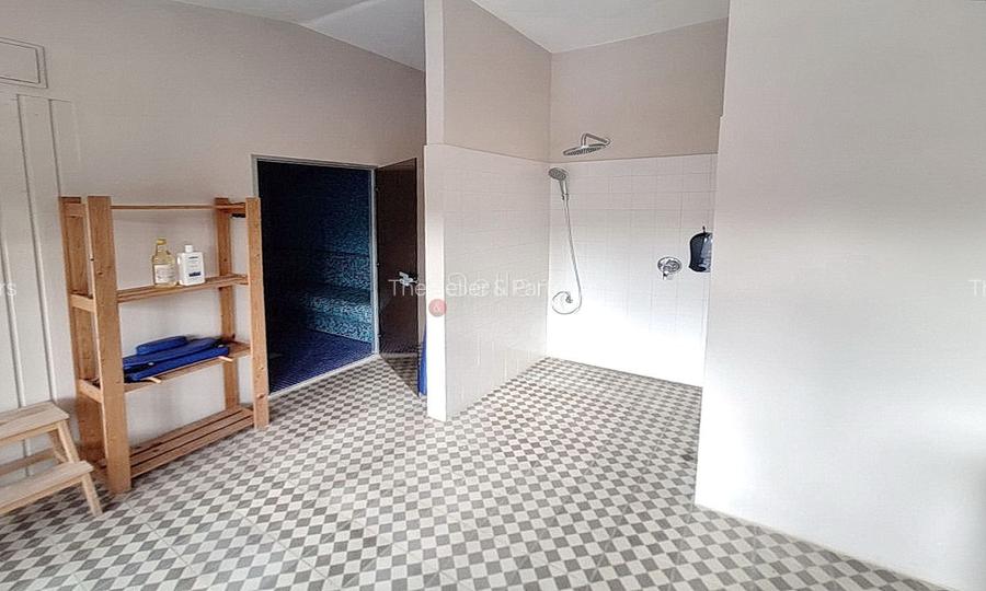 Casa saseasca cu teren generos - 22