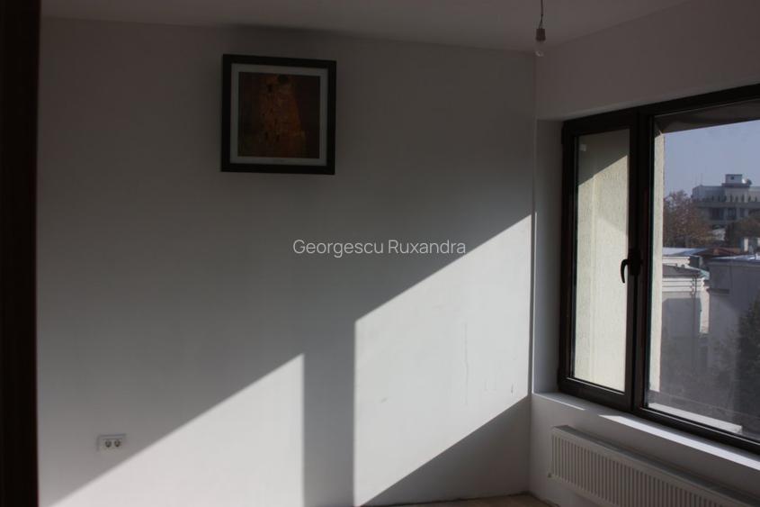 Vanzare imobil birouri pretabil investitie, inchiriata integral - 24