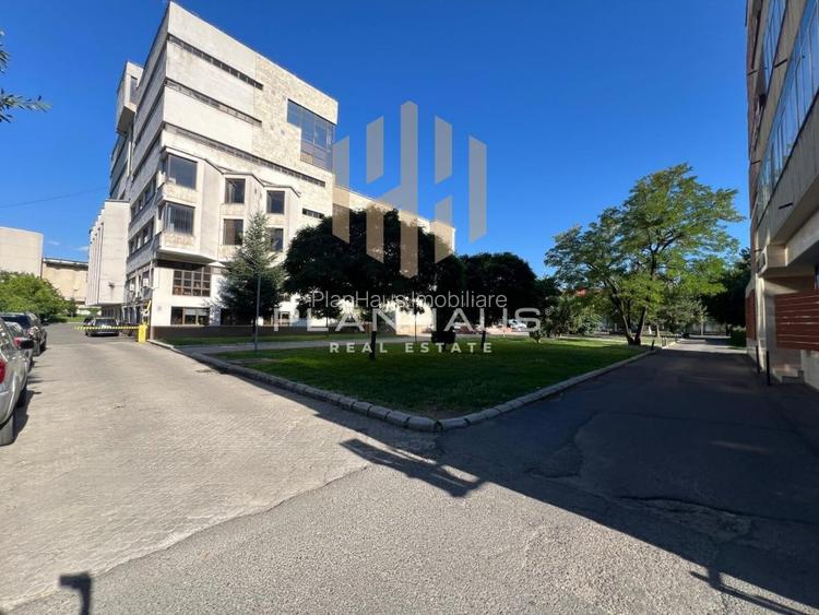 Apartament 3 camere ,ultracentral Biblioteca Judeteana,etaj 1 , garaj sub bloc i - 18
