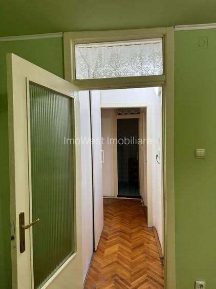 Girocului-Spitalul judetean | 3 Camere | Decomandat | Centrala proprie | Boxa - 12