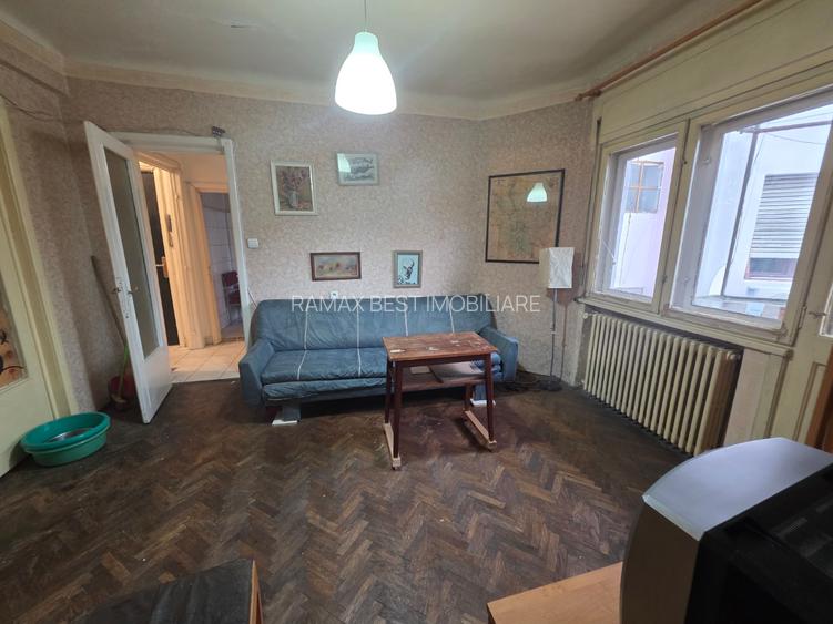 Corneliu Coposu, 10 minute metrou Unirii, chiar la biserica Sfantul Mina - 10