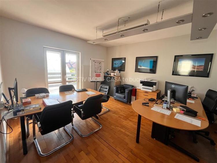 Lugoj,  Vila de Vis Cu Piscina, 440 Mp. Construiti, 820 Mp. Teren - 34