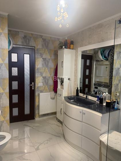 CASA DEOSEBITSA MOBILATA in stil italian ,zona podul VIORELE , teren 280 mp - 8