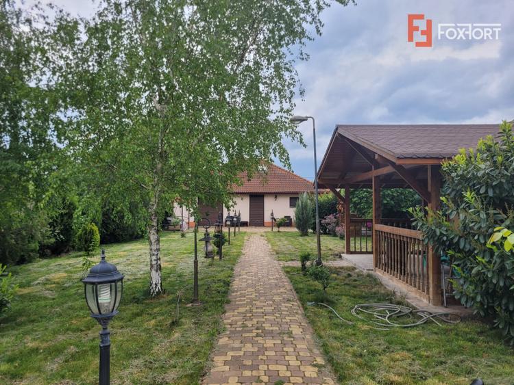 Casa deosebita in Sacalaz - vatra satului la 15 minute de Timisoara