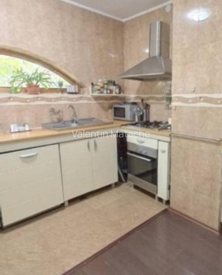 Vilă pensiune ,11 camere-lângă plajă 200 m Mamaia. StrD14 Nr.7A Năvodari.