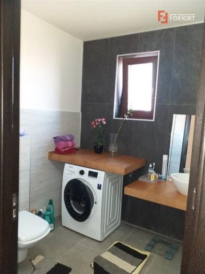 Casa individuala cu 5 camere de vanzare in Sag - ID V155