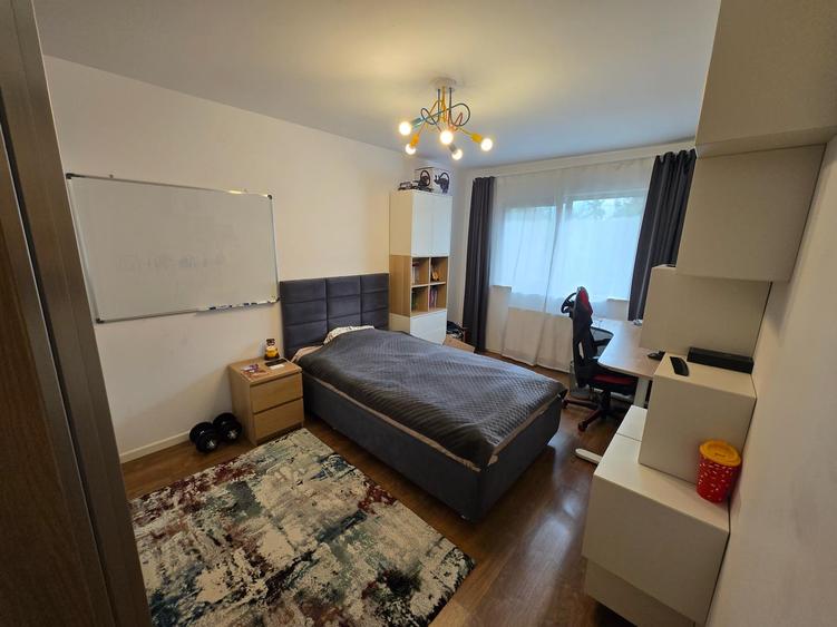 Casa/Vila cu 5 camere/ P+1+M/ Popesti-Leordeni