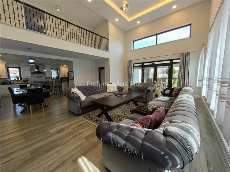 Vila impunatoare cu 6 camere spatioase in stil american - 2