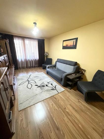 Apartament decomandat 2 camere Tractorul - 12