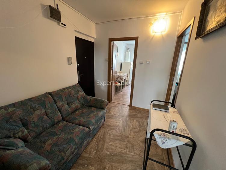 INCHIRIEZ apartament 3 camere ,zona Vasile Aaron - 10