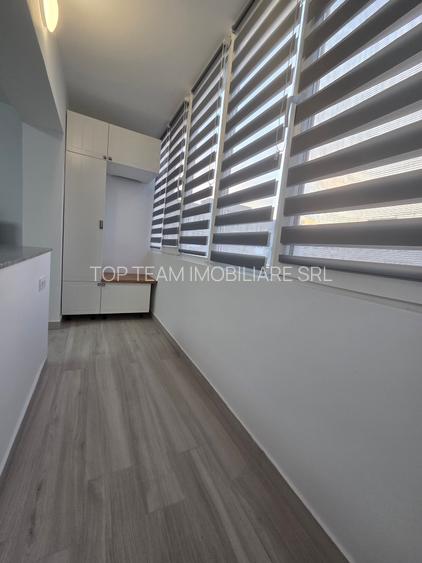 Titulescu, Piata Victoriei, Dr. Felix - 10