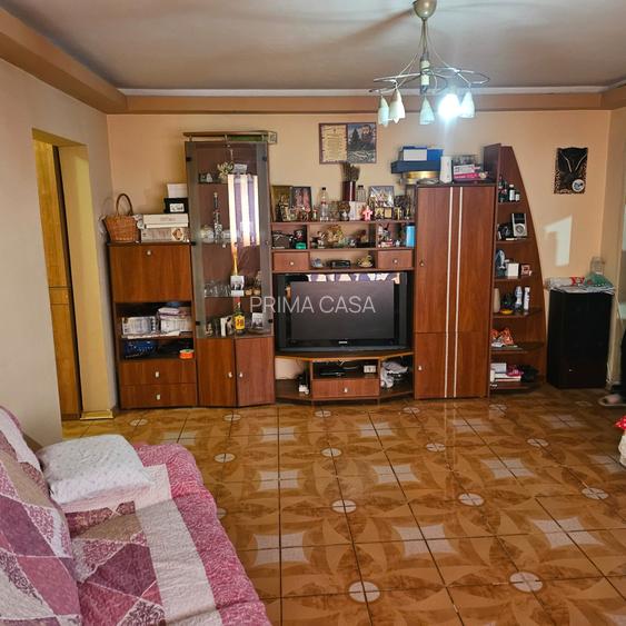 Apartament cu 3 camere ~ zona Brosteni / Colegiu ~ etaj 3 din 4 - 4