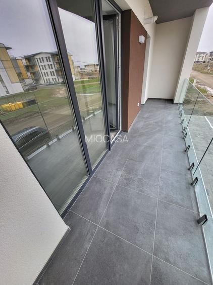 Bloc Nou. Etaj 1. Decomandat. Bucatarie Inchisa. Asfalt - 12