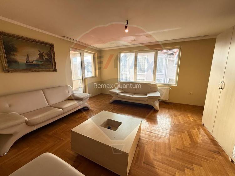 De vânzare Casă spațioasă cu teren 1.000 mp Beverly Hills, Sanmartin - 8