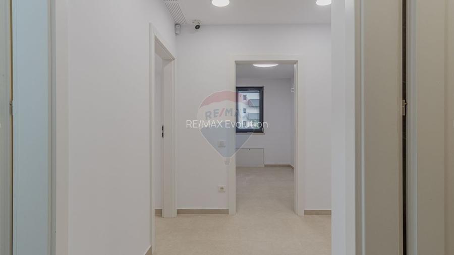 Clinica medicala-9 cabinete- URBAN PLAZA - bloc 15 parter! - 8