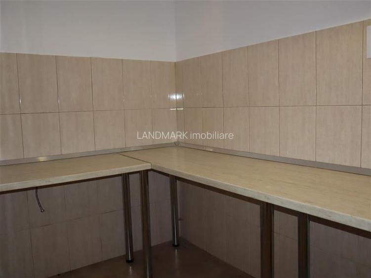 Spatiu comercial, parter, 16 metri vitrina - 11