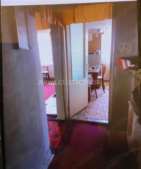 Ap. 3 camere, Micro IV - 6