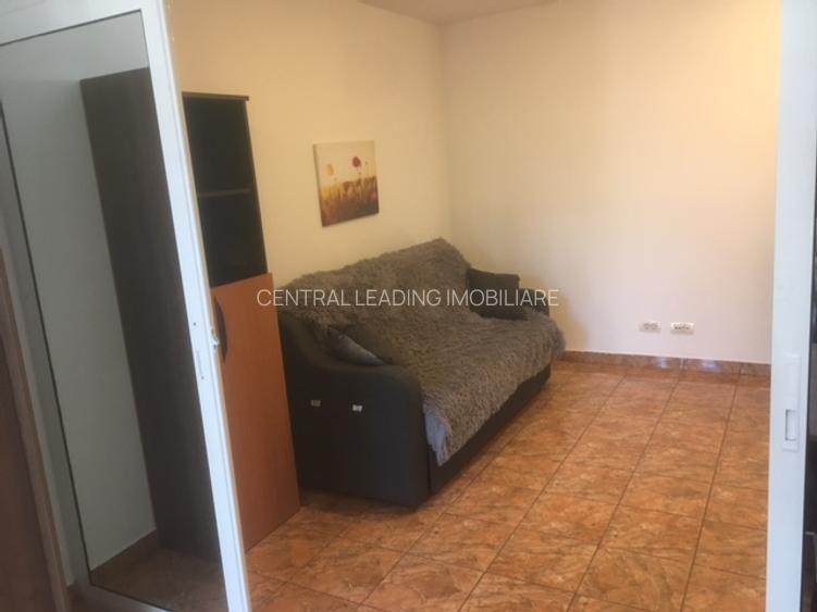 2C/ GARSONIERA DUBLA MODERNA 1/7 stradal Magheru VEDERE SPATE:CURTEA BLOCULUI - 3