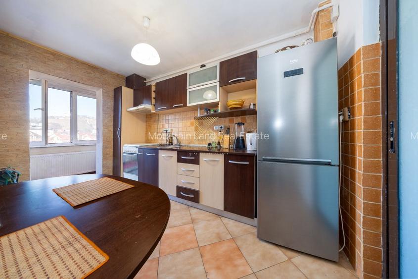 Apartament 3 camere, vedere superbă, Răcădău, str. Carpenului - 3