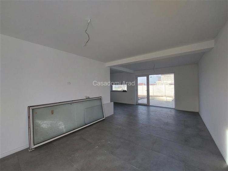 Casa noua cu piscina in Fantanele - 3