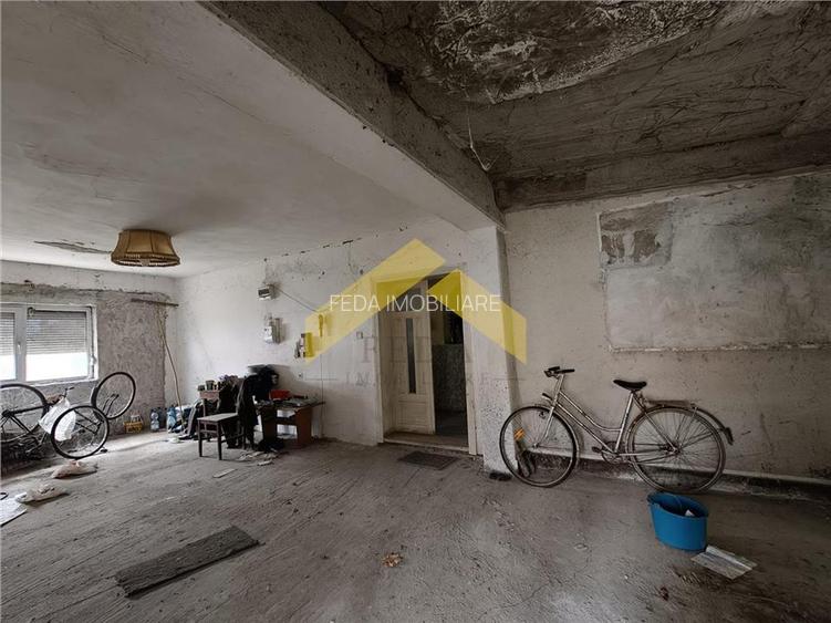 Casa la sol de vanzare in orasul Santana - 11