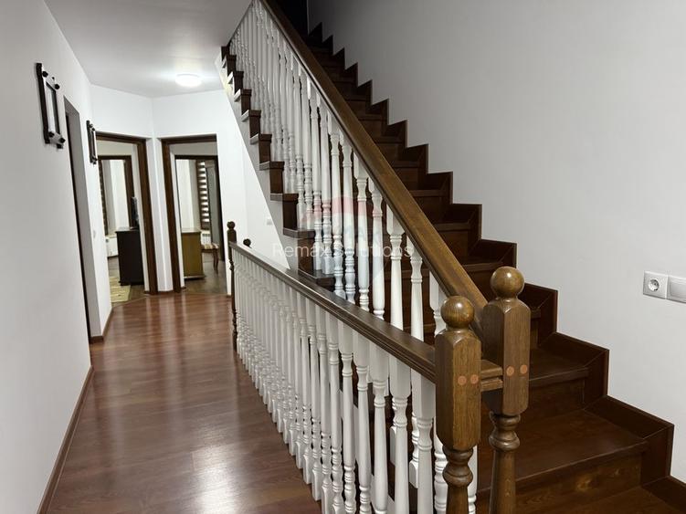 Casă / Vilă cu 7 camere de vânzare în Ovidiu Sud Constanta - 5