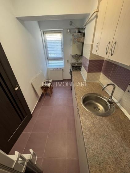 Etaj 1 Apartament 1 Camera Decomandat 38mp Bloc 2019 zona Cug - 2