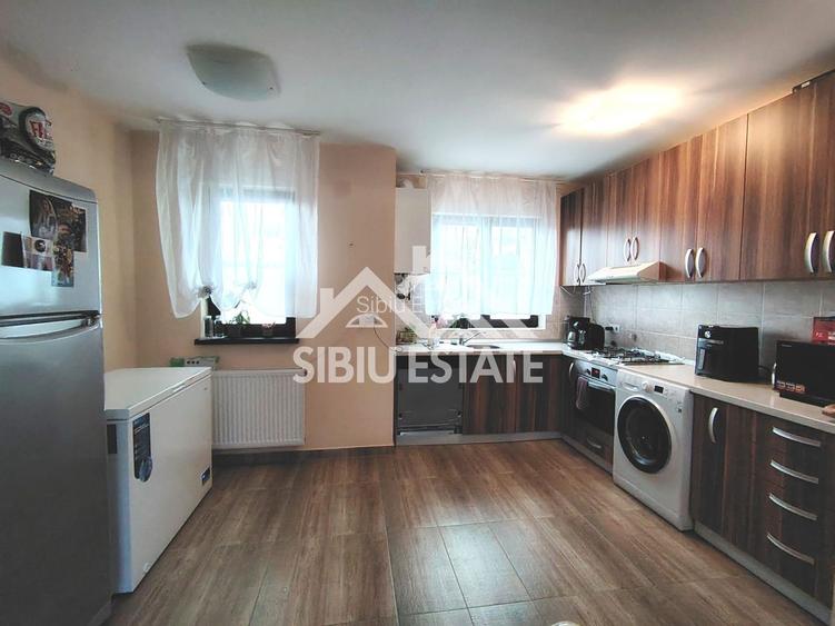 Casa de inchiriat Sibiu, 4 camere 2 bai - 12