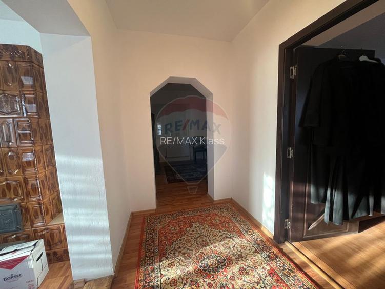 Casa cu 5 camere de vanzare in Priseaca 450 mp teren - 7