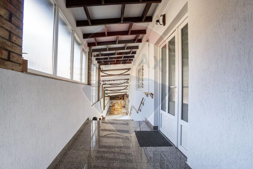 Oportunitate rară: Casă de vacanță sau Pensiune în Poiana Mărului - 8