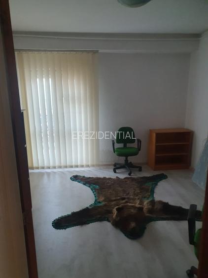 Apartament spatios -4 camere-decomandat-Bulevardul Unirii –Palatul Parlamentului - 2