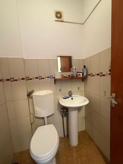 De vanzare 4 camere, curte exclusivă 250 mp, Str. Uruguay - Bucuresti