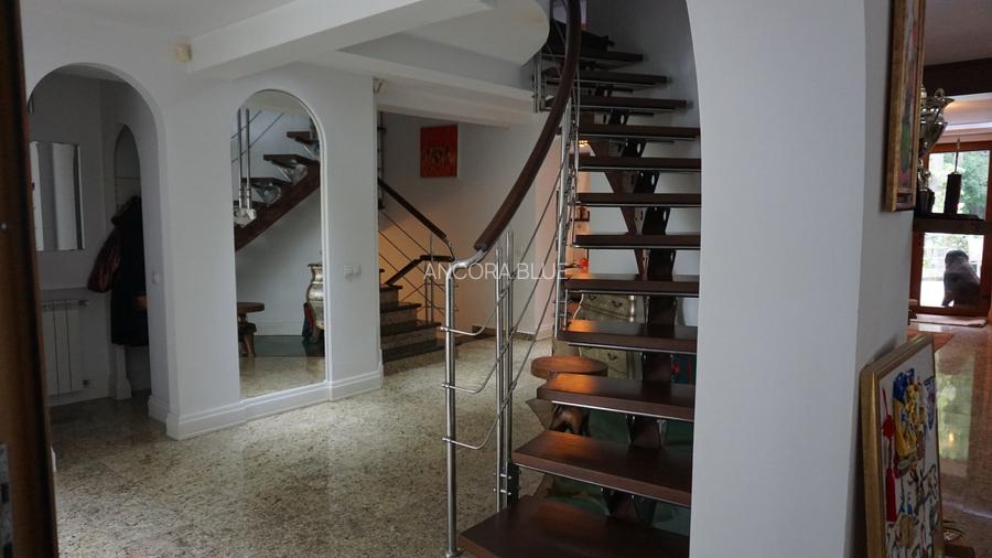 Vila superba in Padurea Baneasa, curte 5000 mp, piscina exterioara - 9