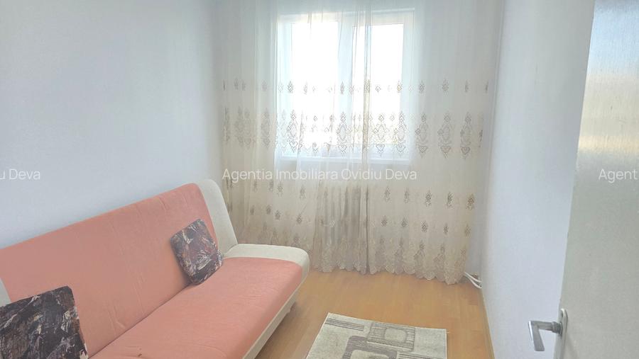 Vand apartament 3 camere in Deva, zona Scarisoara (Astoria), etaj 3, - 4