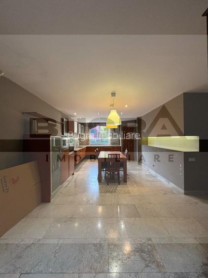 Casă cu 6 camere, 320 mp utili, gradina, garaj, zona Home Garden - 4