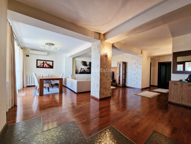 De închiriat Apartament de 3 Camere, Vedere la Mare, în Centru, 180mp utili. - 2