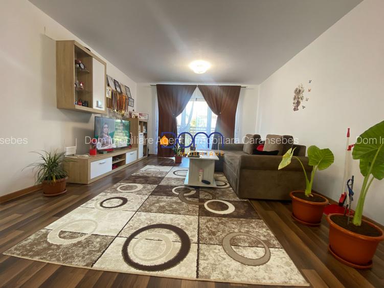 Vila spatioasa recent construita - 1