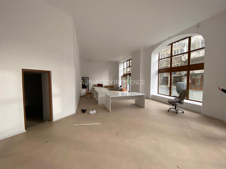 Spatiu stradal ULTRACENTRAL cu vitrine! Comision 0 - 2