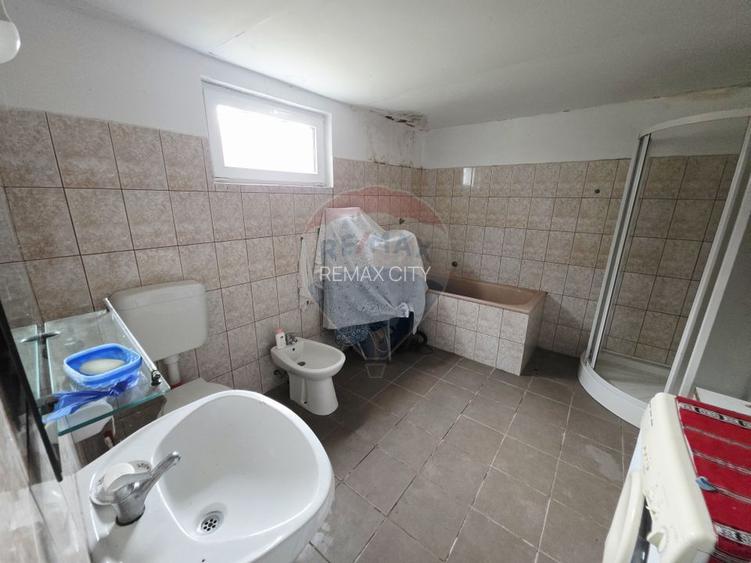 Casă / Vilă cu 4 camere de vânzare - 6