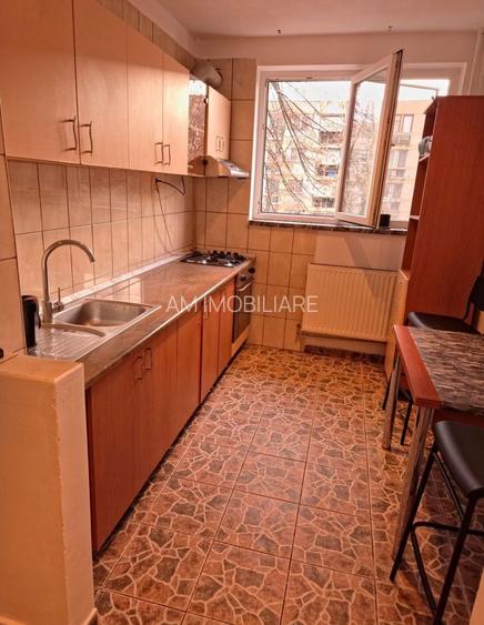 AP. 2 CAMERE TITAN, LOC PARCARE, MOBILAT/UTILAT, METROU 5 MINUTE - 5