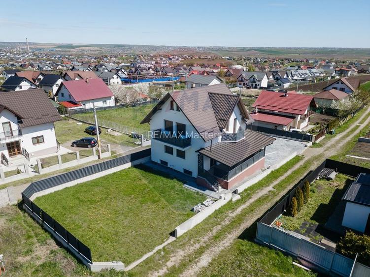 Casă / Vilă cu 4 camere de vânzare - 5