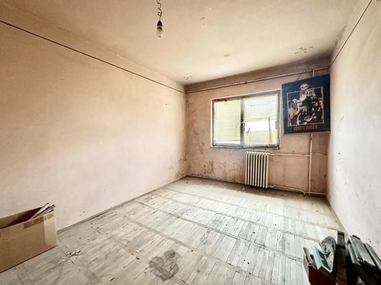 Apartament cu 3 camere decomandat - necesita renovare – Zona Soarelui