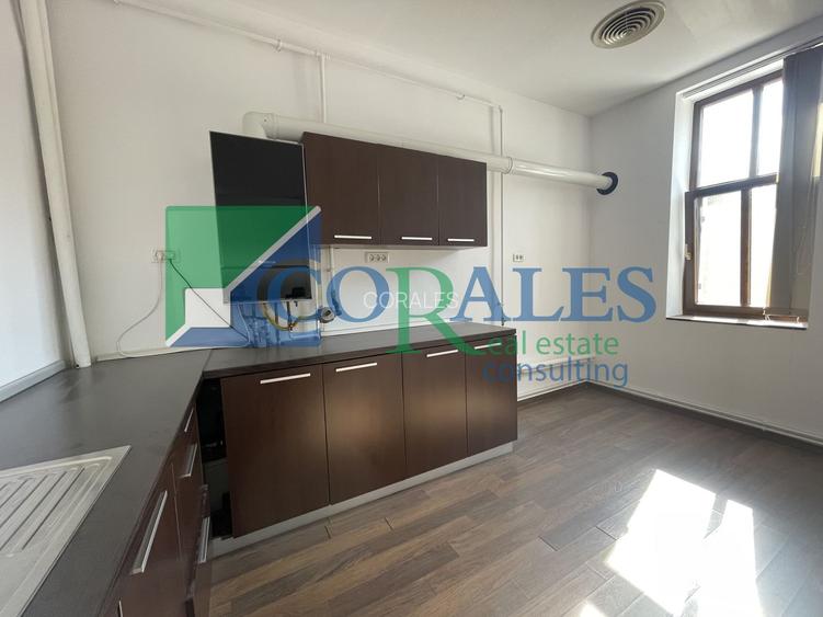 INVESTITIE. Etaj 1, 5 camere, 200 mp utili, 3 Ap. in cladire, 3 locuri parcare - 9