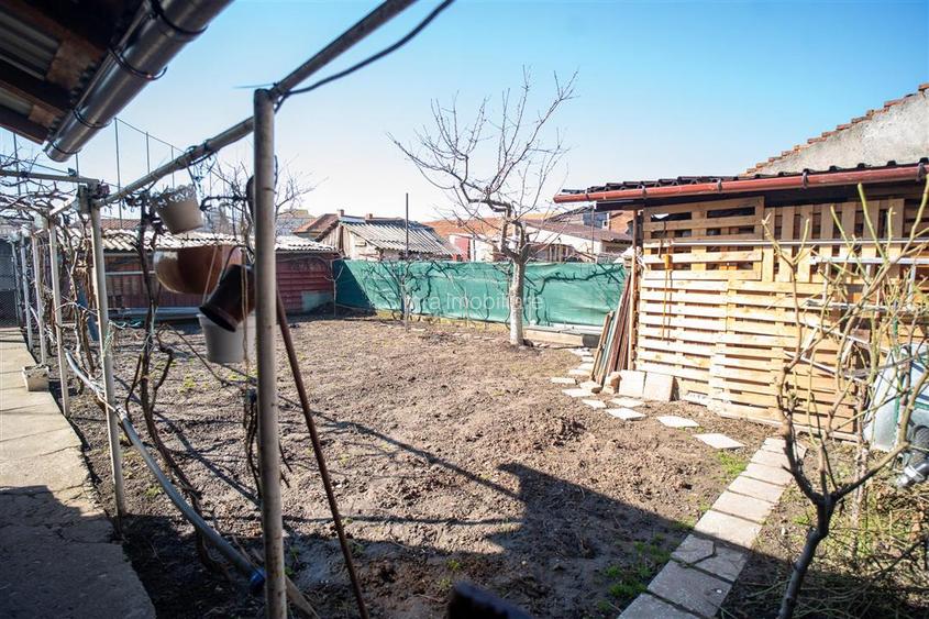 Casa in Rogerius cu spatiu comercial si 3 unitati separate - 9